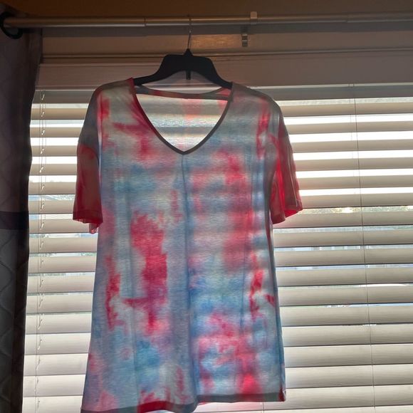 🆕 Tie Dye Shirt w/Strap at Neckline - Picture 4 of 6